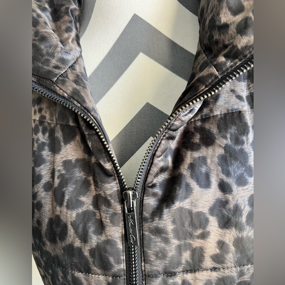 Kenneth Cole Leopard Vest - Size Small - Picture 2 of 5